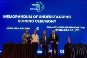 Ministers witnessing the international halal compliance partnership between Novavita and overseas delegates at MAHA 2026